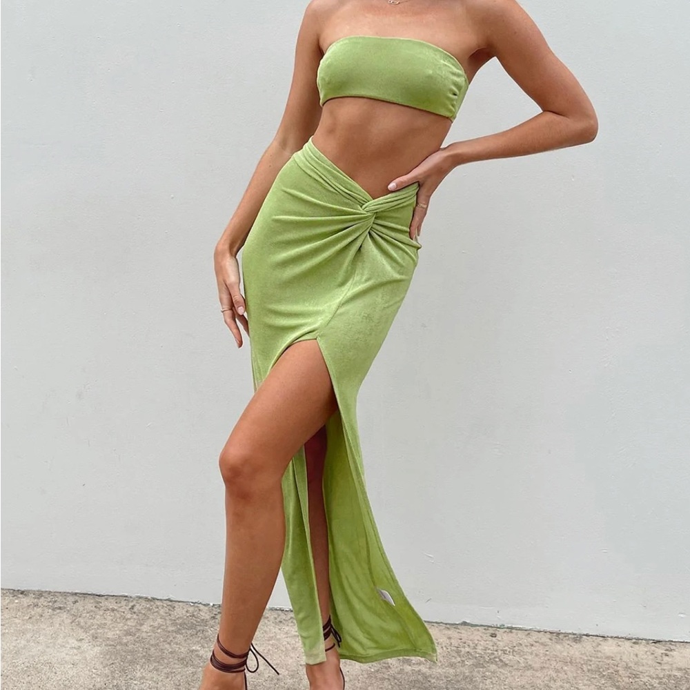 *MATCHING SET* Princess polly green skirt and crop top set